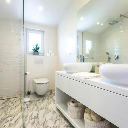 Six-bedroom In Glavina Donja Hébergement de vacances Glavina Donja