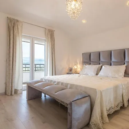 Hébergement de vacances Six-bedroom In Glavina Donja