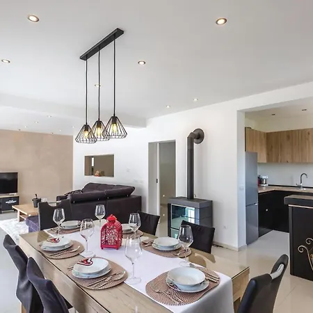 Six-bedroom In Glavina Donja Hébergement de vacances Glavina Donja