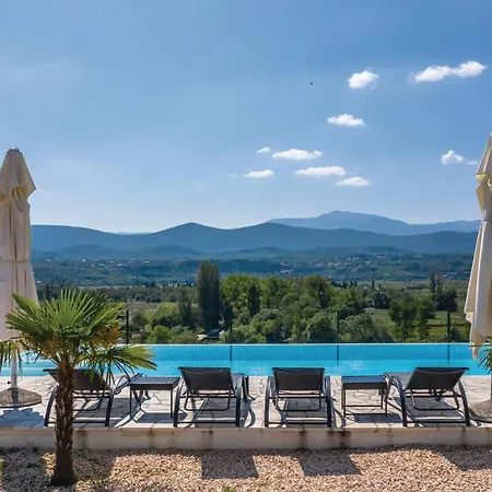 Six-bedroom In Glavina Donja