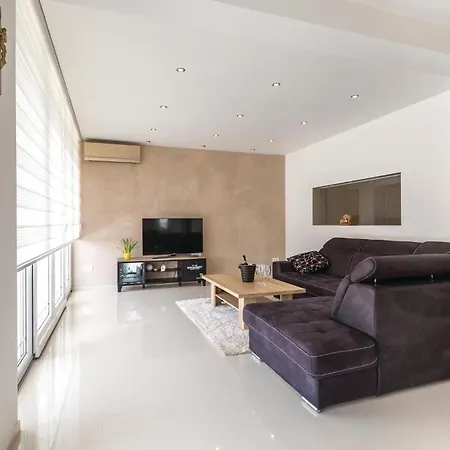 Six-bedroom In Glavina Donja Hébergement de vacances Glavina Donja