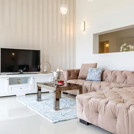 Six-bedroom In Glavina Donja Hébergement de vacances