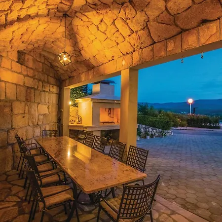 Hébergement de vacances Six-bedroom In Glavina Donja